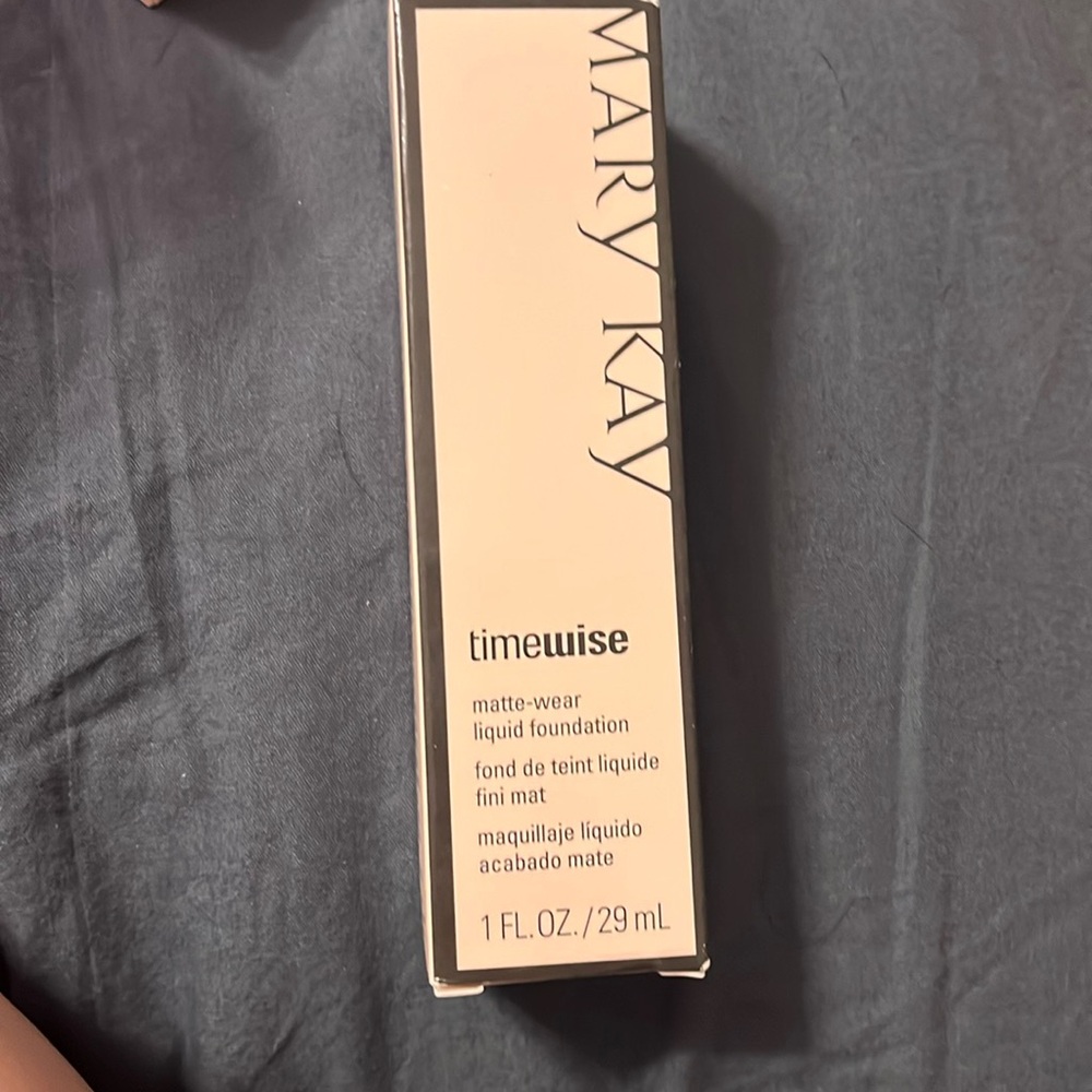 Mary Kay matte-wear liquid foundation Ivory 1